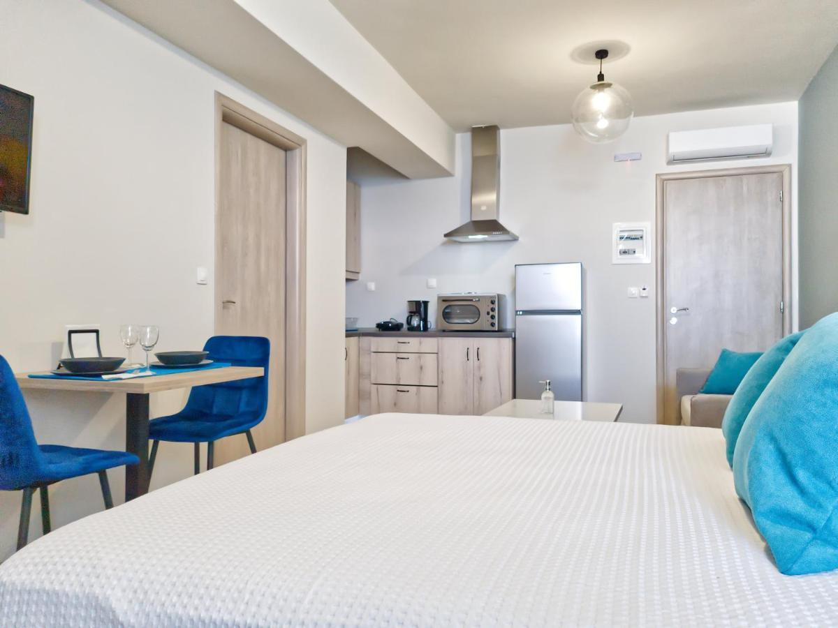 Epipleon Luxury Suites -104- Δωμάτιο 35Τμ Με Βεράντα 35Τμ Μπροστά Στη Θάλασσα นาฟปาคตอส ภายนอก รูปภาพ