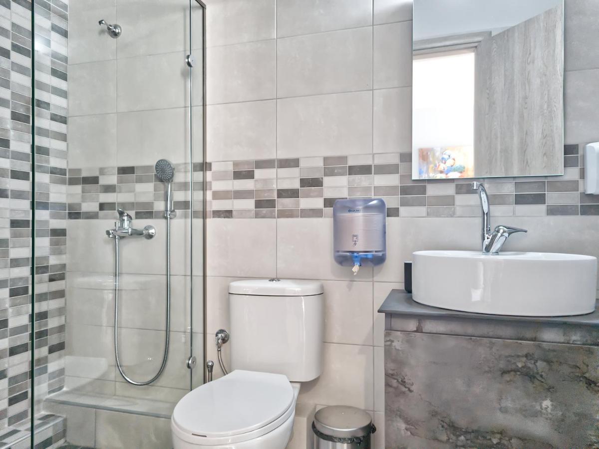 Epipleon Luxury Suites -104- Δωμάτιο 35Τμ Με Βεράντα 35Τμ Μπροστά Στη Θάλασσα นาฟปาคตอส ภายนอก รูปภาพ