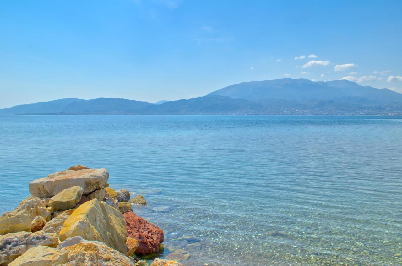 Epipleon Luxury Suites -104- Δωμάτιο 35Τμ Με Βεράντα 35Τμ Μπροστά Στη Θάλασσα นาฟปาคตอส ภายนอก รูปภาพ